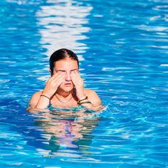 Dangers of too much chlorine in a swimming pool 